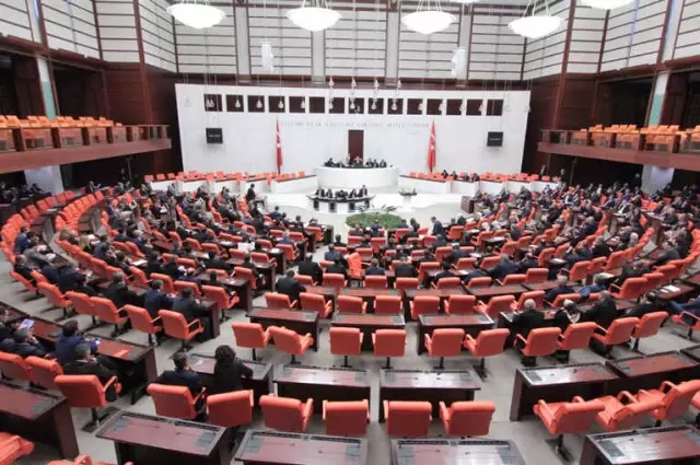 Emeklilikte Yaşa Takılanlar Önergesi Reddedildi Emeklilikte Yaşa Takılanlar Önergesi Reddedildi