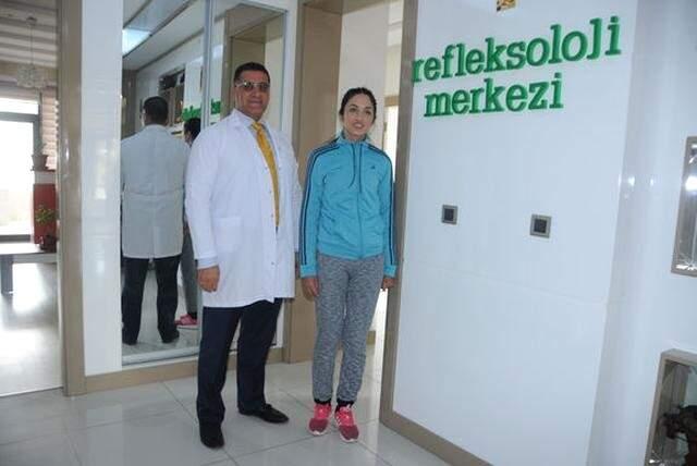 Sibel Can'ın Ünlü Ettikten Sonra Başında Vurulan Mutlu Kaya, Firavun Yöntemiyle Yürümeye Başladı