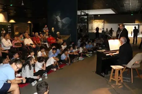 Müzede Konser Sürprizi Müzede Konser Sürprizi
