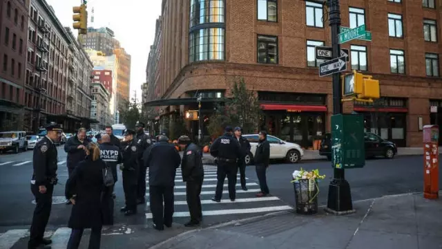 Oyuncu Robert de Niro'nun New York'taki Restoranına Şüpheli Paket Gönderildi Oyuncu Robert de Niro'nun New York'taki Restoranına Şüpheli Paket Gönderildi