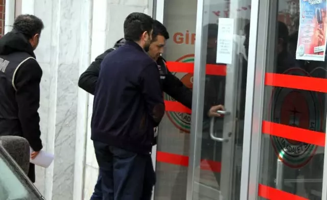 Fetö'nün 100 Kilo Altını, 2 İhbarla Ortaya Çıkarıldı Fetö'nün 100 Kilo Altını, 2 İhbarla Ortaya Çıkarıldı