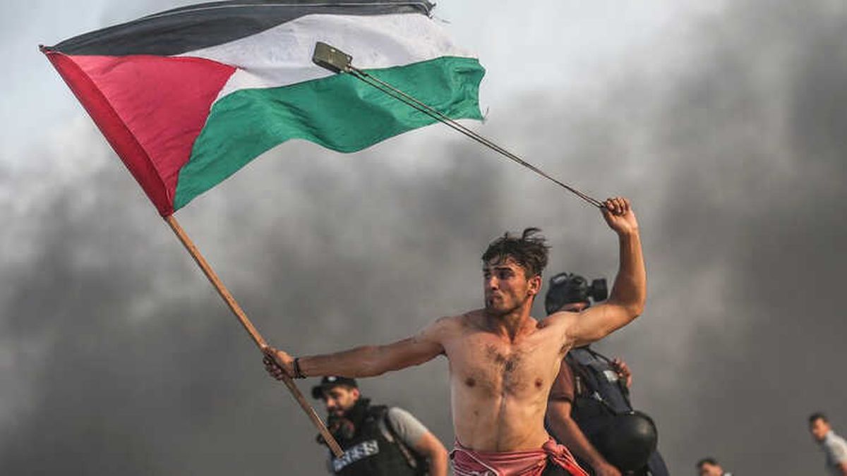 Halka Yol Gösteren Özgürlük: Gazze Protestosunda Çekilen Fotoğraf Delacroix'nın Resmine Benzetiliyor