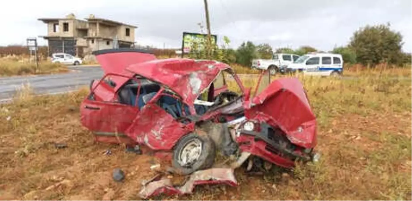 Kum Yüklü Kamyon, Otomobile Çarptı: 3 Ölü, 2 Yaralı (2)