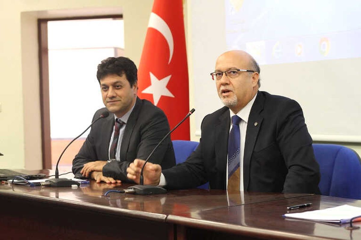 Paü'de '95. Yılında Cumhuriyet' Paneli