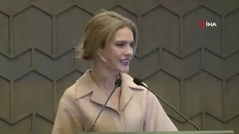 Rus Model Vodianova'dan Adet Dönemi Mücadelesi Rus Model Vodianova'dan Adet Dönemi Mücadelesi