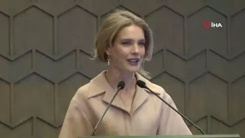 Rus Model Vodianova'dan Adet Dönemi Mücadelesi Rus Model Vodianova'dan Adet Dönemi Mücadelesi