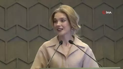 Rus Model Vodianova'dan Adet Dönemi Mücadelesi Rus Model Vodianova'dan Adet Dönemi Mücadelesi