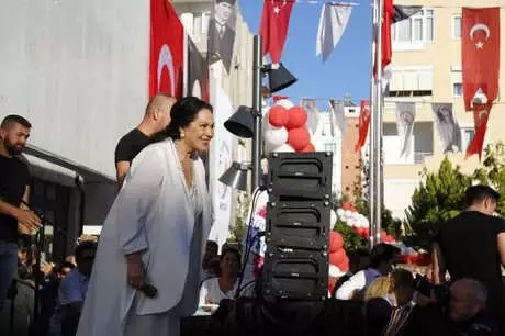 Türkan Şoray'ı Duygulandıran Açılış