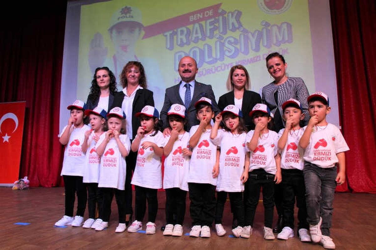 Amasyalı Çocuklar 'Kırmızı Düdük' Çalmaya Devam Ediyor