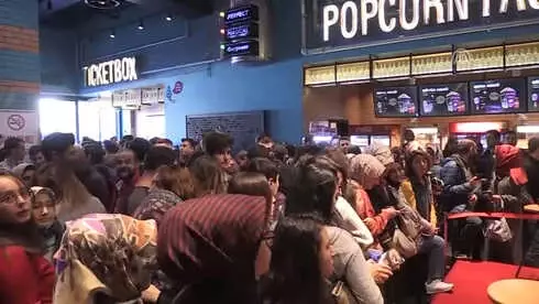 Müslüm' Filminin Oyuncuları Şanlıurfa'da Müslüm' Filminin Oyuncuları Şanlıurfa'da