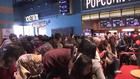 Müslüm' Filminin Oyuncuları Şanlıurfa'da Müslüm' Filminin Oyuncuları Şanlıurfa'da