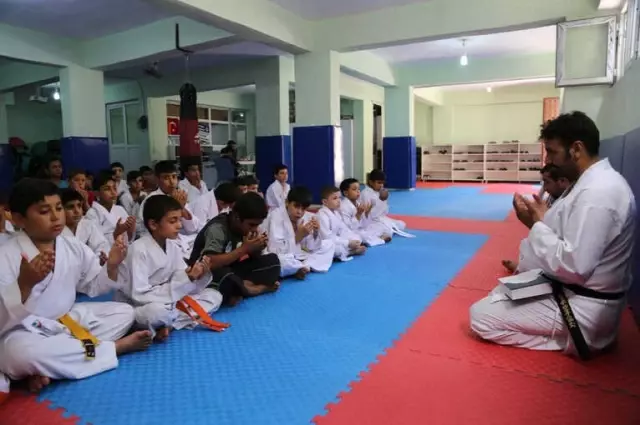 Şanlıurfa'da Gençlere Sportif Faaliyetler Devam Ediyor