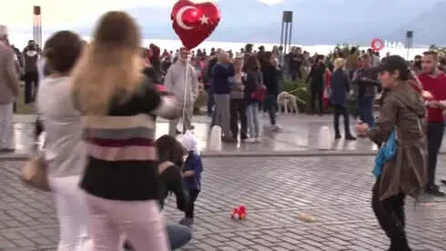 Antalya'da Cumhuriyet Coşkusu Meydanlara Sığmadı Antalya'da Cumhuriyet Coşkusu Meydanlara Sığmadı