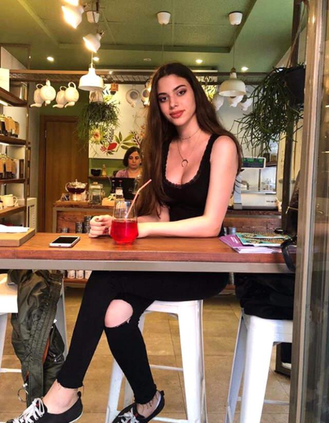 Defne Samyeli'nin Kızları Gece Kulübünden Çıkarken Görüntülendi