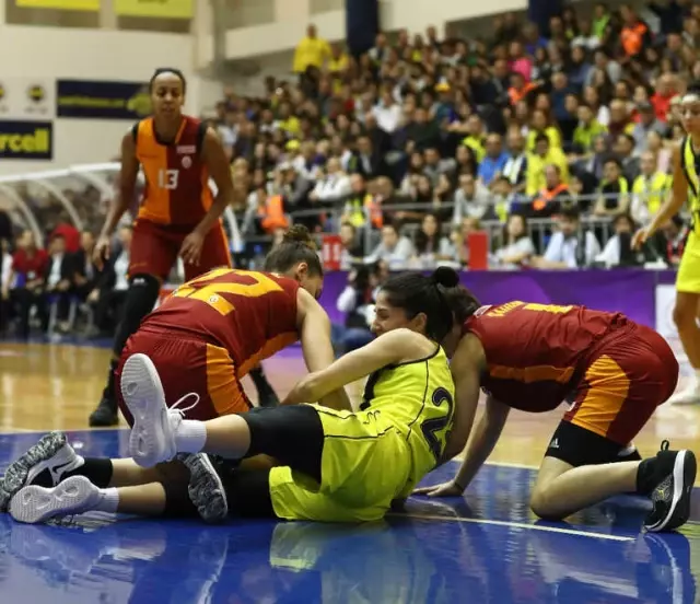 Derbide Kazanan Fenerbahçe Derbide Kazanan Fenerbahçe