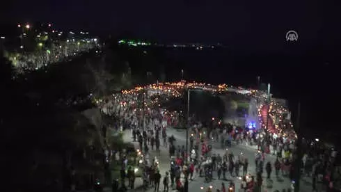 Fener Alayında 600 Metrelik Türk Bayrağı Açıldı Fener Alayında 600 Metrelik Türk Bayrağı Açıldı