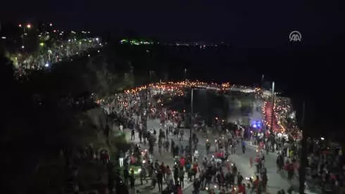 Fener Alayında 600 Metrelik Türk Bayrağı Açıldı Fener Alayında 600 Metrelik Türk Bayrağı Açıldı