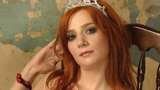 Ünlü Rokcçı Aylin Aslım, Barda Kavga Ettiği Kadının Başında İçki Şişesi Kırdı