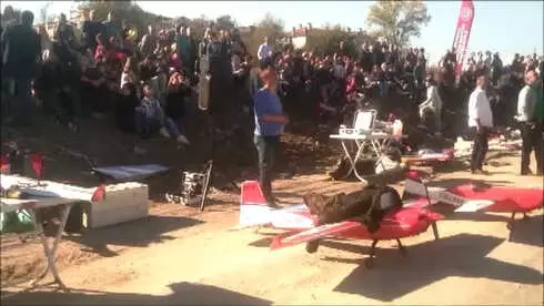 Vezirköprü'de Model Uçak Gösterisi Vezirköprü'de Model Uçak Gösterisi
