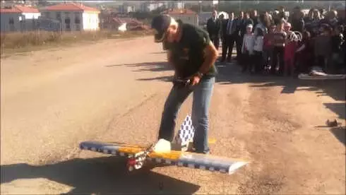 Vezirköprü'de Model Uçak Gösterisi Vezirköprü'de Model Uçak Gösterisi