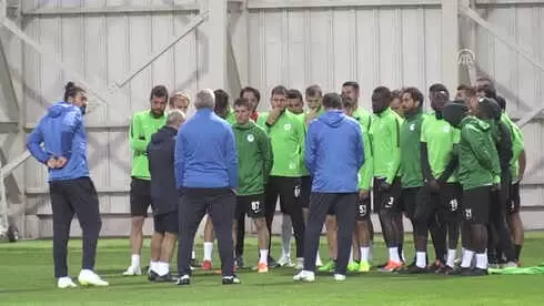 Atiker Konyaspor Teknik Direktörü Çalımbay: 'Hiçbir Takımdan Korkmuyorum' Atiker Konyaspor Teknik Direktörü Çalımbay: 'Hiçbir Takımdan Korkmuyorum'