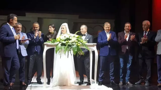 Bursa Siyasetini Bir Araya Getiren Düğün Bursa Siyasetini Bir Araya Getiren Düğün