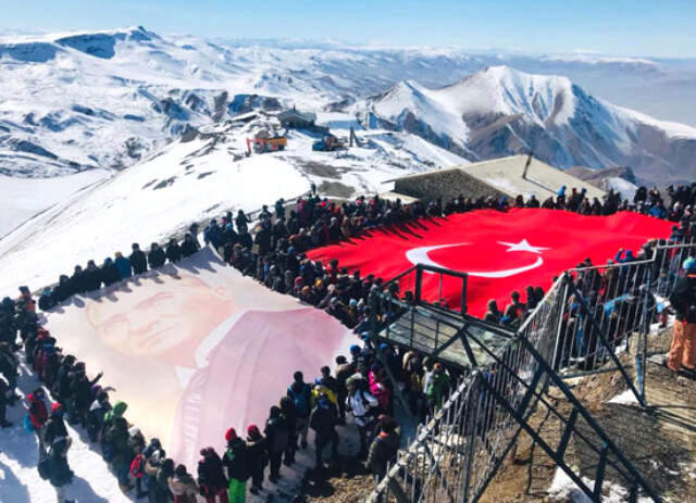 Cumhuriyet'in 95. Yılı Türkiye'nin Her Yerinde Coşkuyla Kutlandı