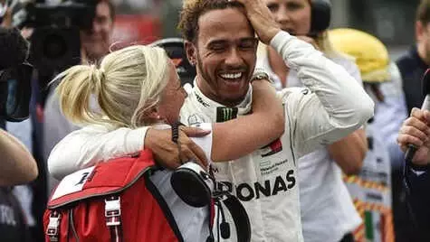 F1'de Şampiyon Hamilton! Erken Mutluluk...