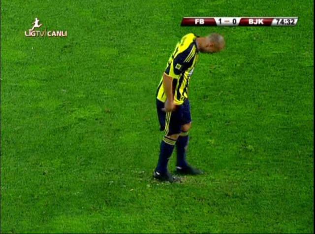 Fenerbahçeli Jailson, Ankaragücü'nün Kullandığı Penaltıda, Penaltı Noktasını Kazmaya Çalıştı