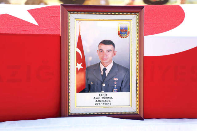İçişleri Bakanı Yardımcısı Mehmet Ersoy, 2 Askerimizin Donarak Şehit Olduğu Bölgeye, 4 Bin 500 Liralık Kaşkoluyla Gitti