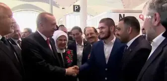 Erdoğan, yeni havalimanının açılış töreninde Khabib Nurmagomedov ile görüştü Erdoğan, yeni havalimanının açılış töreninde Khabib Nurmagomedov ile görüştü