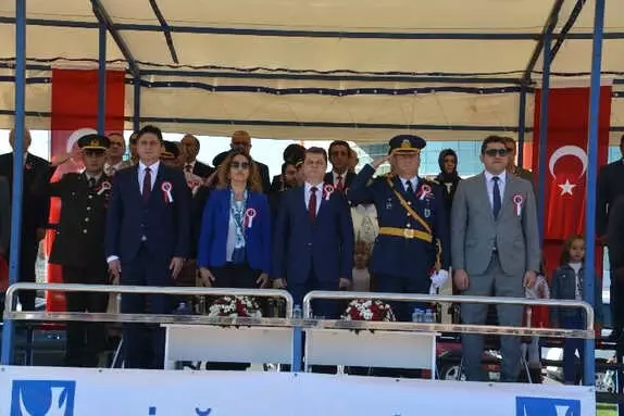 İzmir'in İlçelerinde Cumhuriyetin 95. Yıl Gururu