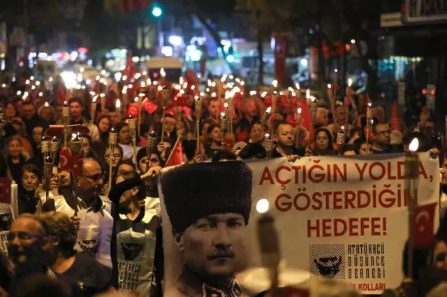İzmir'in İlçelerinde Cumhuriyetin 95. Yıl Gururu İzmir'in İlçelerinde Cumhuriyetin 95. Yıl Gururu
