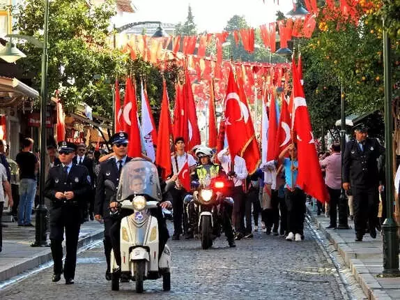 İzmir'in İlçelerinde Cumhuriyetin 95. Yıl Gururu