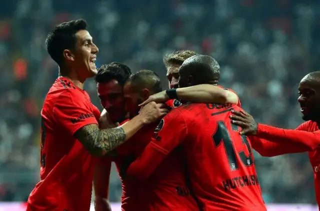 Spor Toto Süper Lig: Beşiktaş: 2 - Çaykur Rizespor: 0 (İlk Yarı)