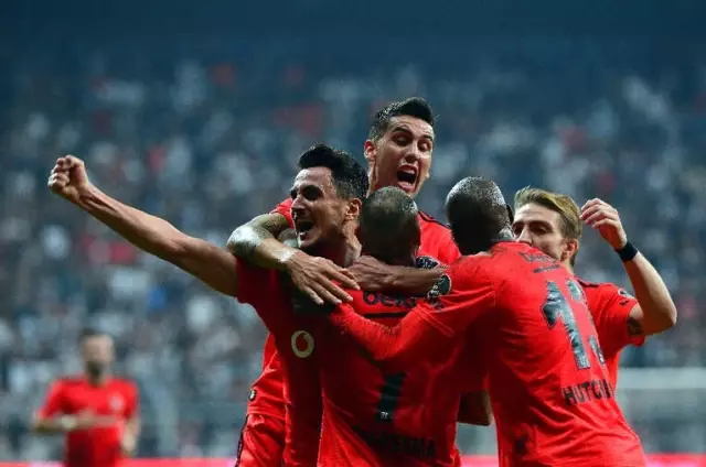 Spor Toto Süper Lig: Beşiktaş: 2 - Çaykur Rizespor: 0 (İlk Yarı)