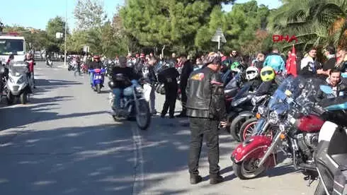 Yüzlerce Motosikletliden Cumhuriyet Korteji Yüzlerce Motosikletliden Cumhuriyet Korteji
