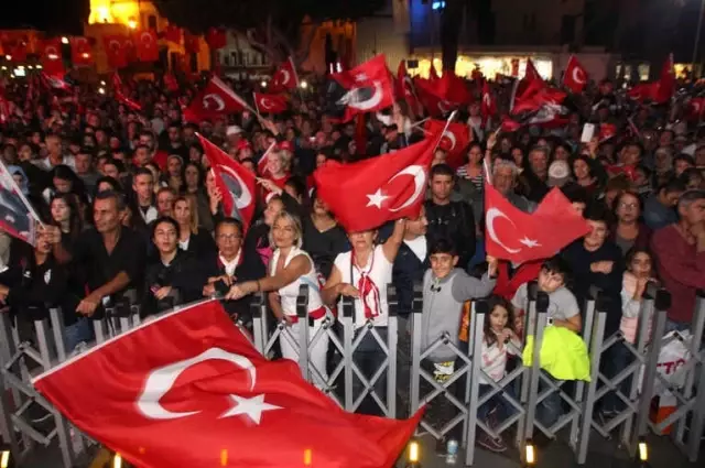 Bodrum'da Coşkulu Cumhuriyet Bayramı Bodrum'da Coşkulu Cumhuriyet Bayramı