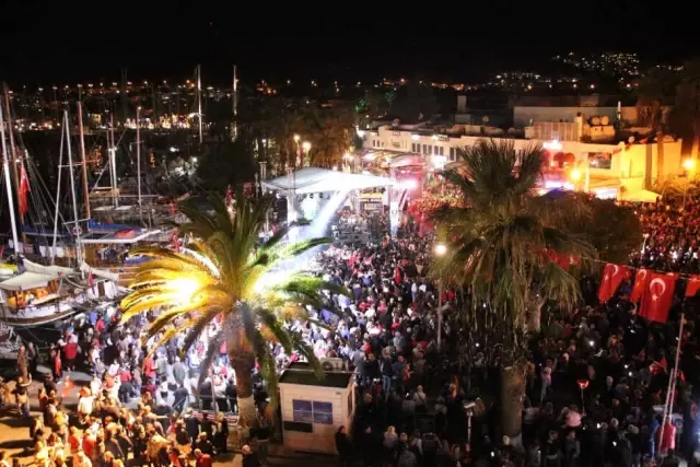 Bodrum'da Coşkulu Cumhuriyet Bayramı Bodrum'da Coşkulu Cumhuriyet Bayramı