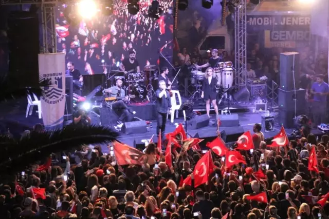 Bodrum'da Coşkulu Cumhuriyet Bayramı Bodrum'da Coşkulu Cumhuriyet Bayramı