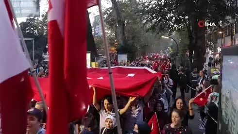 Cumhuriyet Coşkusu Fettah Can Konseriyle Renklendi Cumhuriyet Coşkusu Fettah Can Konseriyle Renklendi