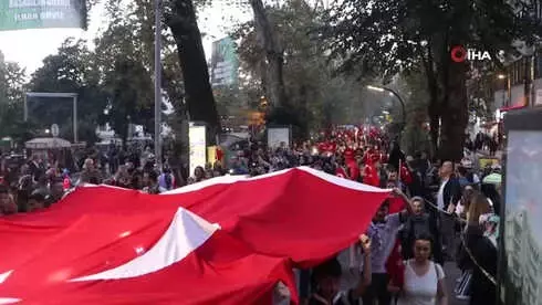 Cumhuriyet Coşkusu Fettah Can Konseriyle Renklendi Cumhuriyet Coşkusu Fettah Can Konseriyle Renklendi