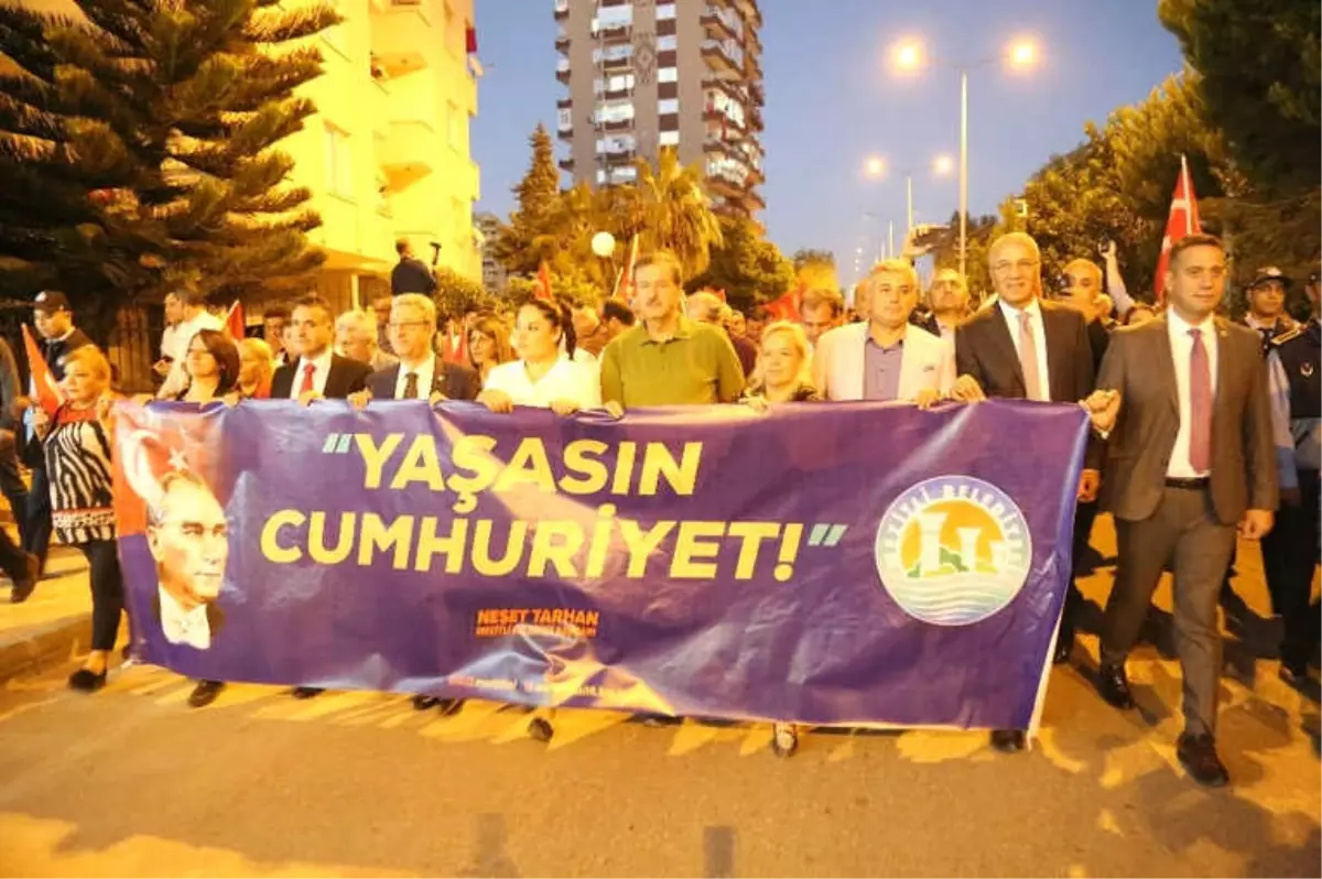 Mezitli'de 'Cumhuriyet Yürüyüşü'