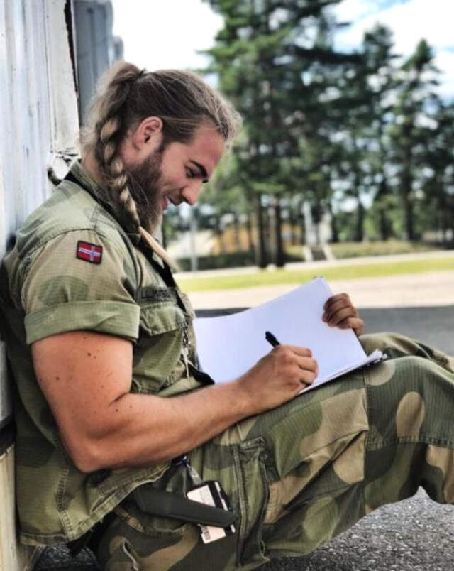 Norveç Subayı Lasse Matberg, NATO'nun Yüzü Oldu