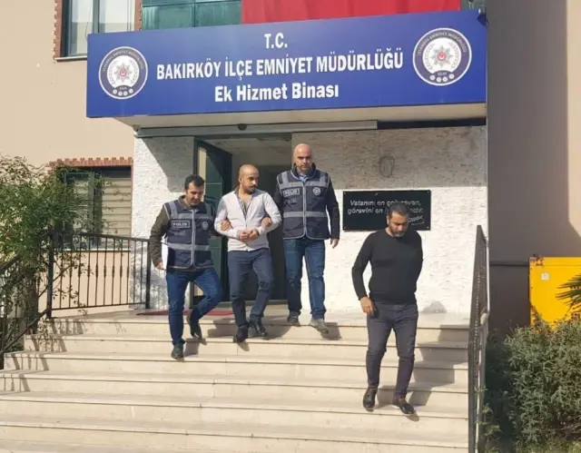 Oyuncu Abisinin Katilini, Otomobilde Pompalı Tüfekle İnfaz Etti Oyuncu Abisinin Katilini, Otomobilde Pompalı Tüfekle İnfaz Etti