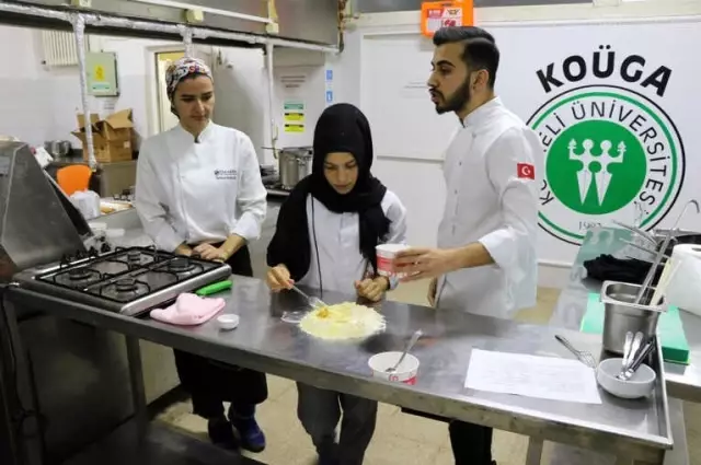 Üniversiteli Büyükleriyle Yemek Yaptılar