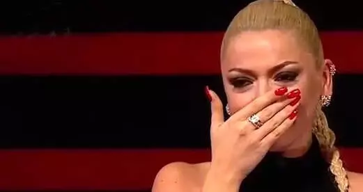Ünlü Şarkıcı Hadise'den, Hayatını Kaybeden Yarışmacı İçin Duygulandıran Paylaşım Ünlü Şarkıcı Hadise'den, Hayatını Kaybeden Yarışmacı İçin Duygulandıran Paylaşım