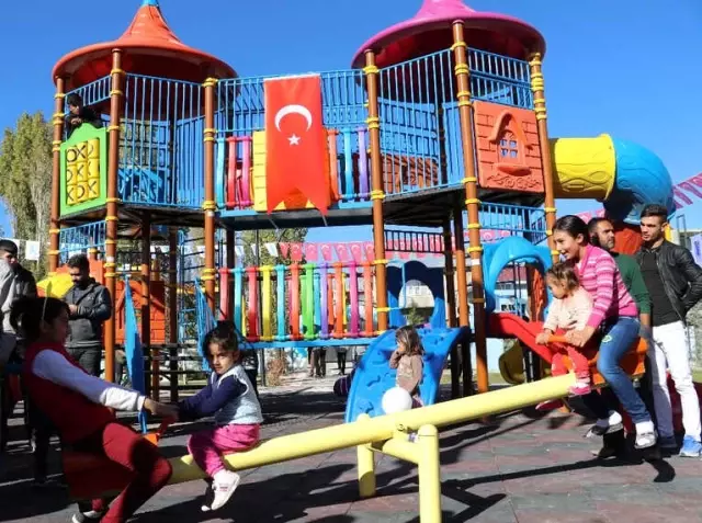 40 Yıllık Mahalle İlk Parkına Kavuştu 40 Yıllık Mahalle İlk Parkına Kavuştu