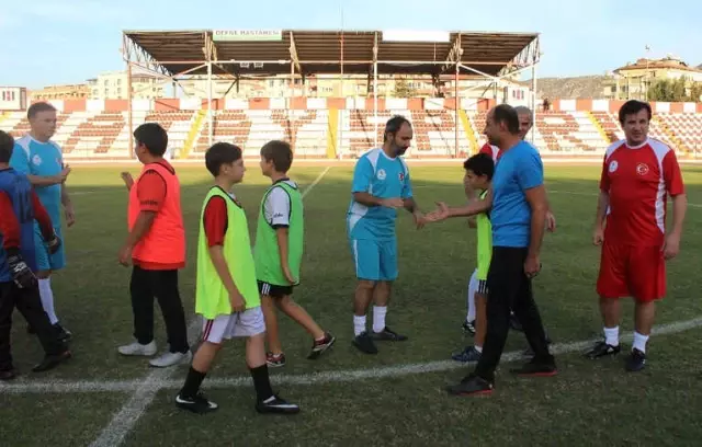 Hatay'da Çocuklar, Futbolun Efsaneleri ile Buluştu