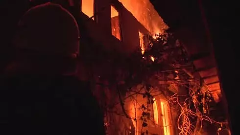 Köy Muhtarının Evi Alevlere Teslim Oldu